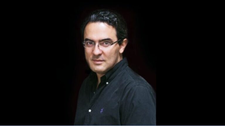 Juan Gabriel Vásquez gana el premio Novela Europea 2023 con su obra “Volver la vista atrás”